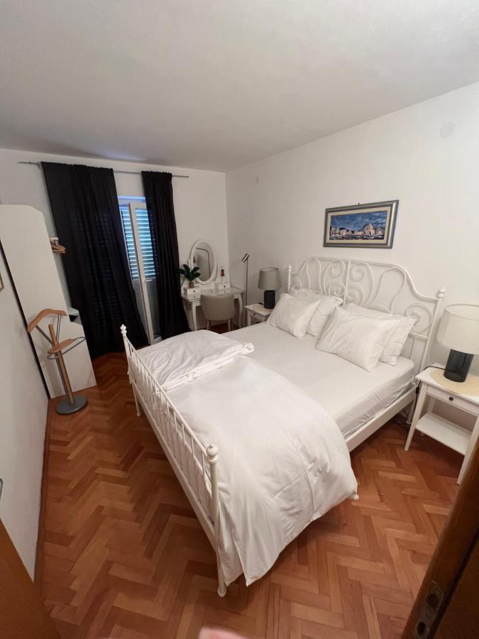 Apartments Jakov And Antonia Hvar Town Luaran gambar